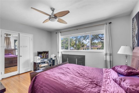 House in Miami Shores, Florida 5 bedrooms, 268.67 sq.m. № 2069633 - photo 23