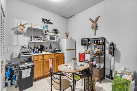 House in Miami Shores, Florida 5 bedrooms, 268.67 sq.m. № 2069633 - photo 30