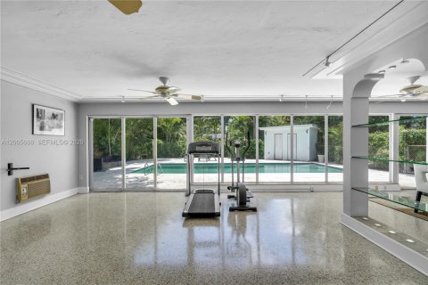 House in Miami Shores, Florida 5 bedrooms, 268.67 sq.m. № 2069633 - photo 20