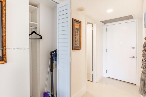 Снять в аренду кондоминиум в Майами-Бич, Флорида 1 спальня, 76.55м2, № 1989664 - фото 18