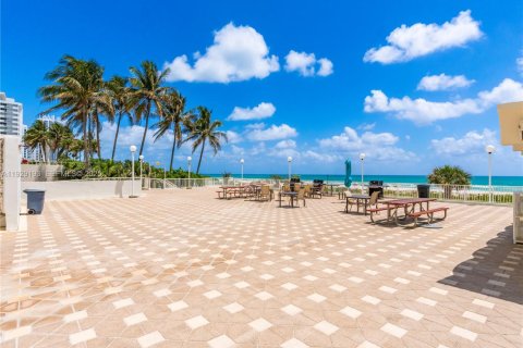 Снять в аренду кондоминиум в Майами-Бич, Флорида 1 спальня, 76.55м2, № 1989664 - фото 23