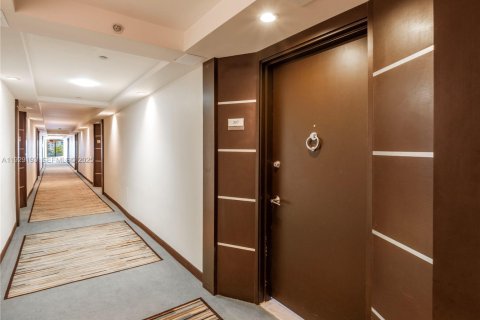 Снять в аренду кондоминиум в Майами-Бич, Флорида 1 спальня, 76.55м2, № 1989664 - фото 21