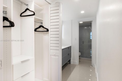 Снять в аренду кондоминиум в Майами-Бич, Флорида 1 спальня, 76.55м2, № 1989664 - фото 15