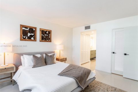 Снять в аренду кондоминиум в Майами-Бич, Флорида 1 спальня, 76.55м2, № 1989664 - фото 9