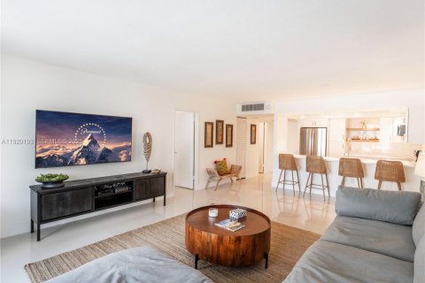 Снять в аренду кондоминиум в Майами-Бич, Флорида 1 спальня, 76.55м2, № 1989664 - фото 7