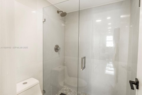 Снять в аренду кондоминиум в Майами-Бич, Флорида 1 спальня, 76.55м2, № 1989664 - фото 13