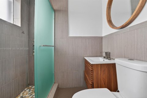 House in Miami, Florida 4 bedrooms, 189.89 sq.m. № 2042176 - photo 27