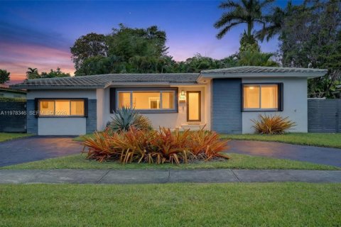 House in Miami, Florida 4 bedrooms, 189.89 sq.m. № 2042176