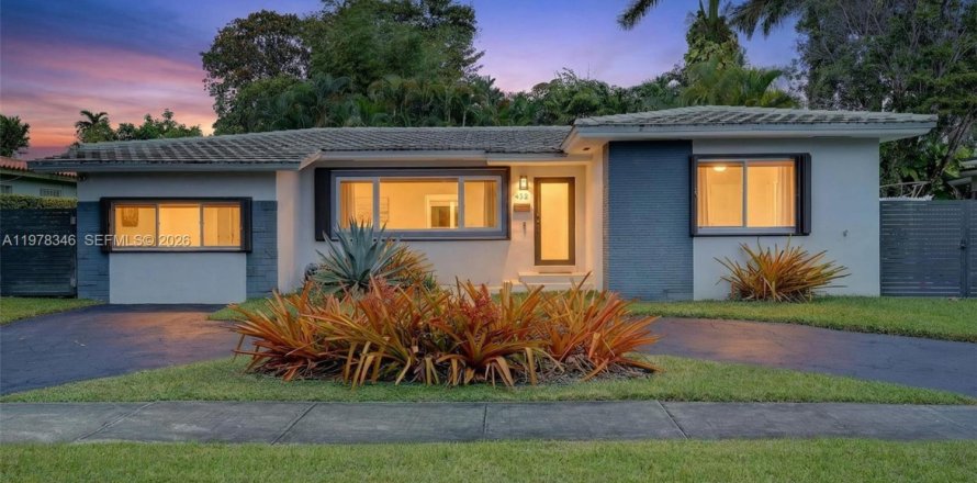 House in Miami, Florida 4 bedrooms, 189.89 sq.m. № 2042176