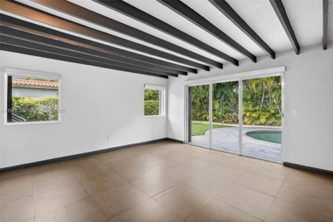 House in Miami, Florida 4 bedrooms, 189.89 sq.m. № 2042176 - photo 16