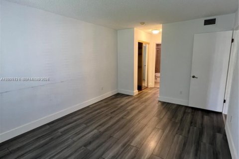 Copropriété à louer à Miami, Floride: 1 chambre, 66.15 m2 № 2394887 - photo 5