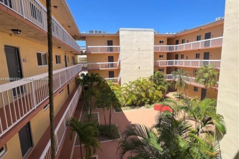 Copropriété à louer à Miami, Floride: 1 chambre, 66.15 m2 № 2394887 - photo 11