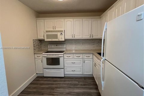 Copropriété à louer à Miami, Floride: 1 chambre, 66.15 m2 № 2394887 - photo 2