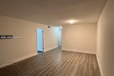 Copropriété à louer à Miami, Floride: 1 chambre, 66.15 m2 № 2394887 - photo 4