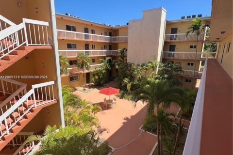 Copropriété à louer à Miami, Floride: 1 chambre, 66.15 m2 № 2394887 - photo 12