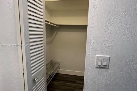 Copropriété à louer à Miami, Floride: 1 chambre, 66.15 m2 № 2394887 - photo 10