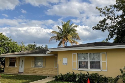 Commercial property in Fort Lauderdale, Florida 151.52 sq.m. № 2028281