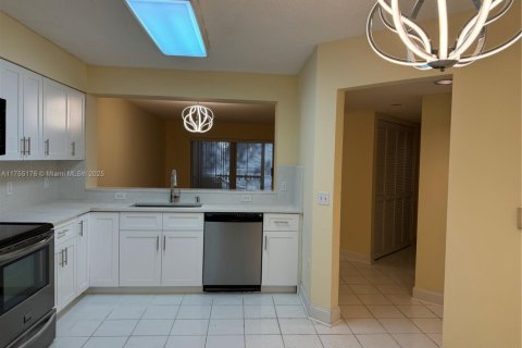 Condominio en venta en Tamarac, Florida, 2 dormitorios, 123.1 m2 № 1860162 - foto 17