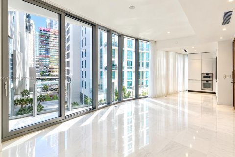 Condo in Miami, Florida, 1 bedroom № 2401320 - photo 2