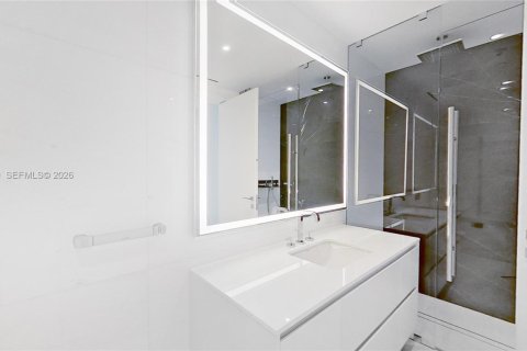 Condo in Miami, Florida, 1 bedroom № 2401320 - photo 8