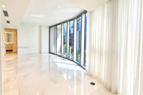 Condo in Miami, Florida, 1 bedroom № 2401320 - photo 5