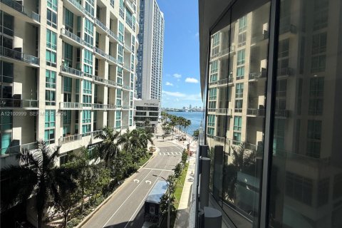 Condo in Miami, Florida, 1 bedroom № 2401320 - photo 12