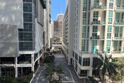 Condo in Miami, Florida, 1 bedroom № 2401320 - photo 11