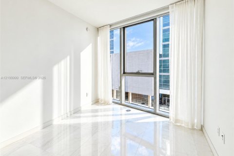 Condo in Miami, Florida, 1 bedroom № 2401320 - photo 6