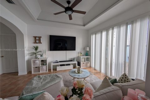House in Miami Lakes, Florida 3 bedrooms, 187.2 sq.m. № 1867089 - photo 4