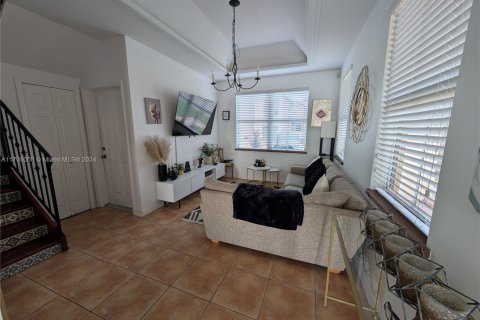 House in Miami Lakes, Florida 3 bedrooms, 187.2 sq.m. № 1867089 - photo 3