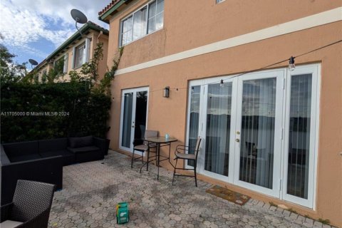 House in Miami Lakes, Florida 3 bedrooms, 187.2 sq.m. № 1867089 - photo 6