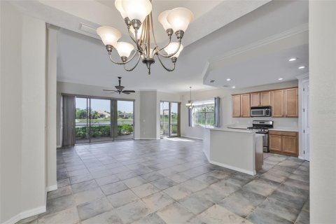 Condo in Sun City Center, Florida, 3 bedrooms  № 2093235 - photo 9
