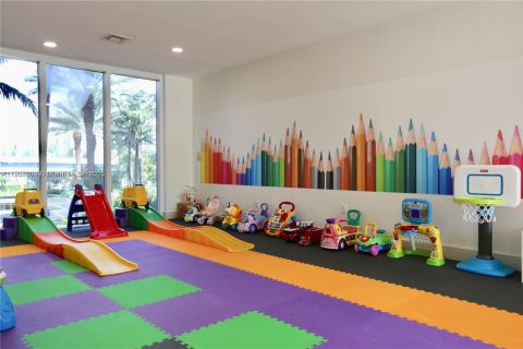 Купить кондоминиум в Санни-Айлс-Бич, Флорида 2 спальни, 176.51м2, № 1965695 - фото 3