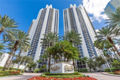 Купить кондоминиум в Санни-Айлс-Бич, Флорида 2 спальни, 176.51м2, № 1965695 - фото 1