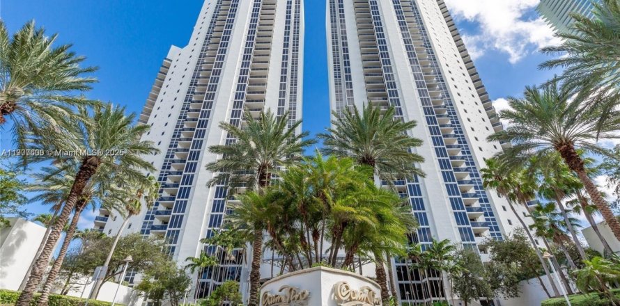 Кондоминиум с 2 спальнями в Санни-Айлс-Бич, Флорида № 1965695