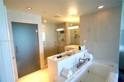 Condominio en venta en Fort Lauderdale, Florida, 2 dormitorios, 123.47 m2 № 2025881 - foto 17