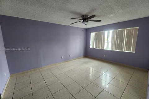 Condo in Homestead, Florida, 2 bedrooms № 1937801 - photo 4