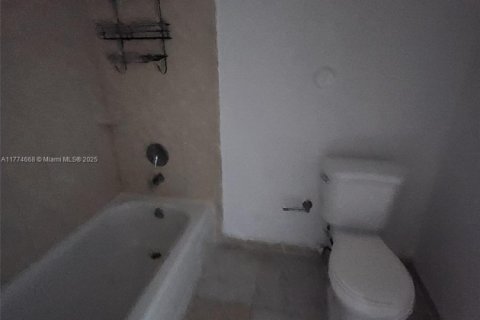 Condo in Homestead, Florida, 2 bedrooms № 1937801 - photo 20