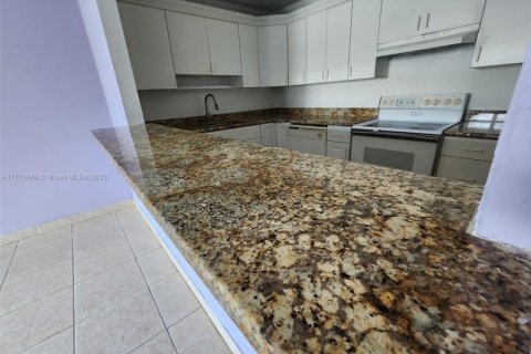 Condo in Homestead, Florida, 2 bedrooms № 1937801 - photo 8