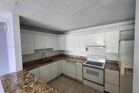 Condo in Homestead, Florida, 2 bedrooms № 1937801 - photo 10