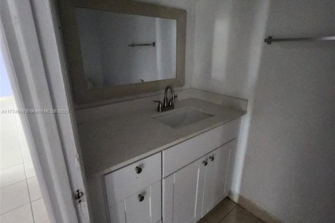 Condo in Homestead, Florida, 2 bedrooms № 1937801 - photo 11
