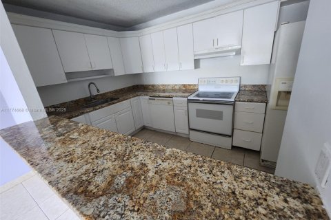 Condo in Homestead, Florida, 2 bedrooms № 1937801 - photo 7