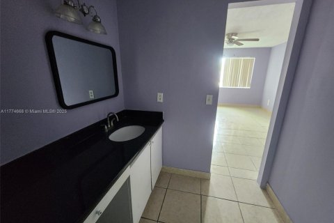 Condo in Homestead, Florida, 2 bedrooms № 1937801 - photo 17