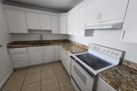 Condo in Homestead, Florida, 2 bedrooms № 1937801 - photo 9