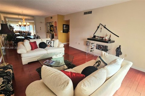 Купить кондоминиум в Халландейл-Бич, Флорида 2 спальни, 115.2м2, № 2029095 - фото 11