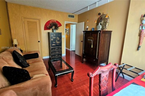 Купить кондоминиум в Халландейл-Бич, Флорида 2 спальни, 115.2м2, № 2029095 - фото 19