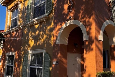 Townhouse in Pembroke Pines, Florida 3 bedrooms, 129.69 sq.m. № 1985586 - photo 2