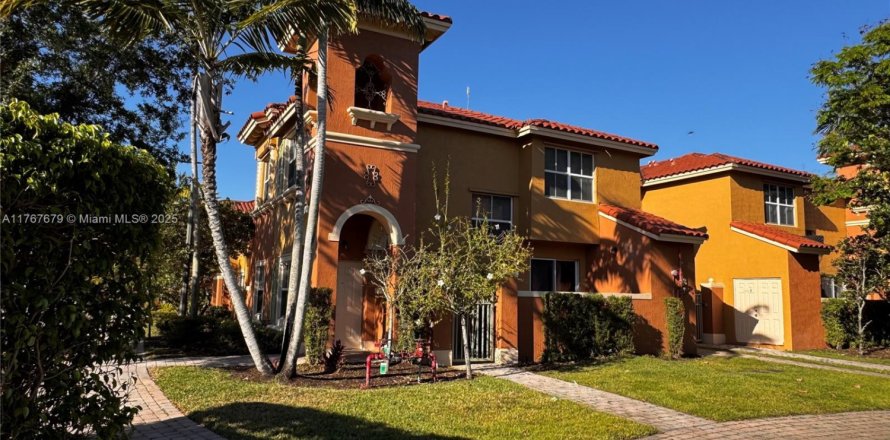 Townhouse in Pembroke Pines, Florida 3 bedrooms, 129.69 sq.m. № 1985586