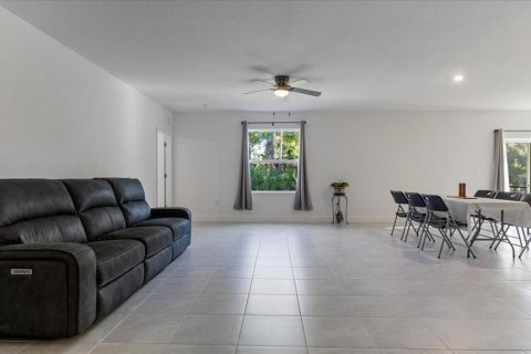 Casa en venta en North Port, Florida, 4 dormitorios, 171.87 m2 № 1717575 - foto 5