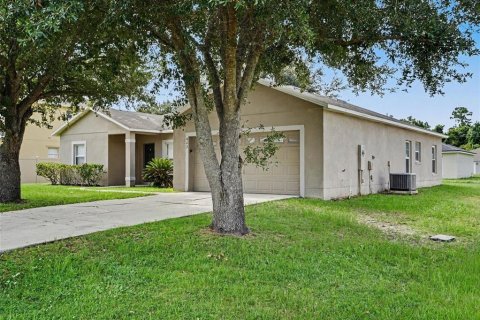 Villa ou maison à vendre à Poinciana, Floride: 3 chambres, 152.36 m2 № 2324245 - photo 13